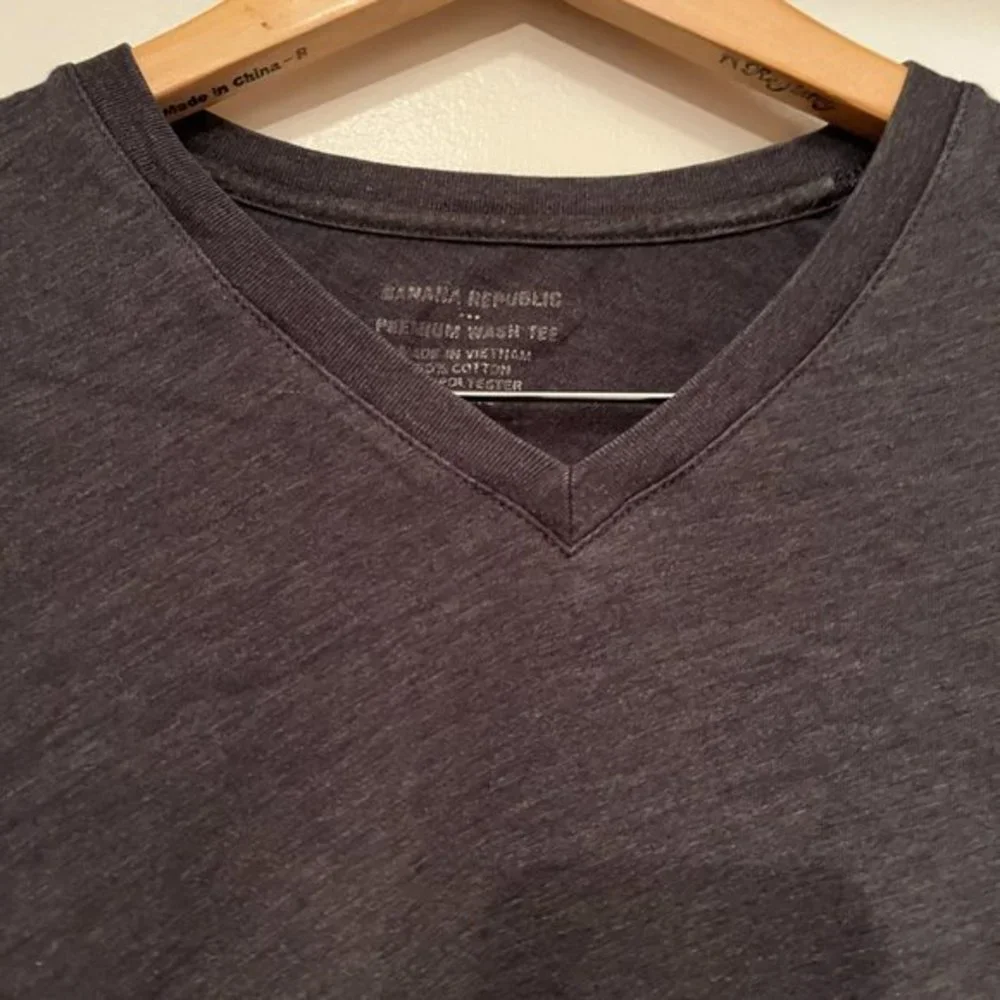 Banana Republic‎ Gray Premium Wash Tee (Size Medium)